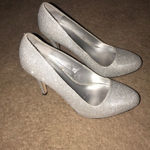 Cordicella silver size 8 1/2!! Worn once!